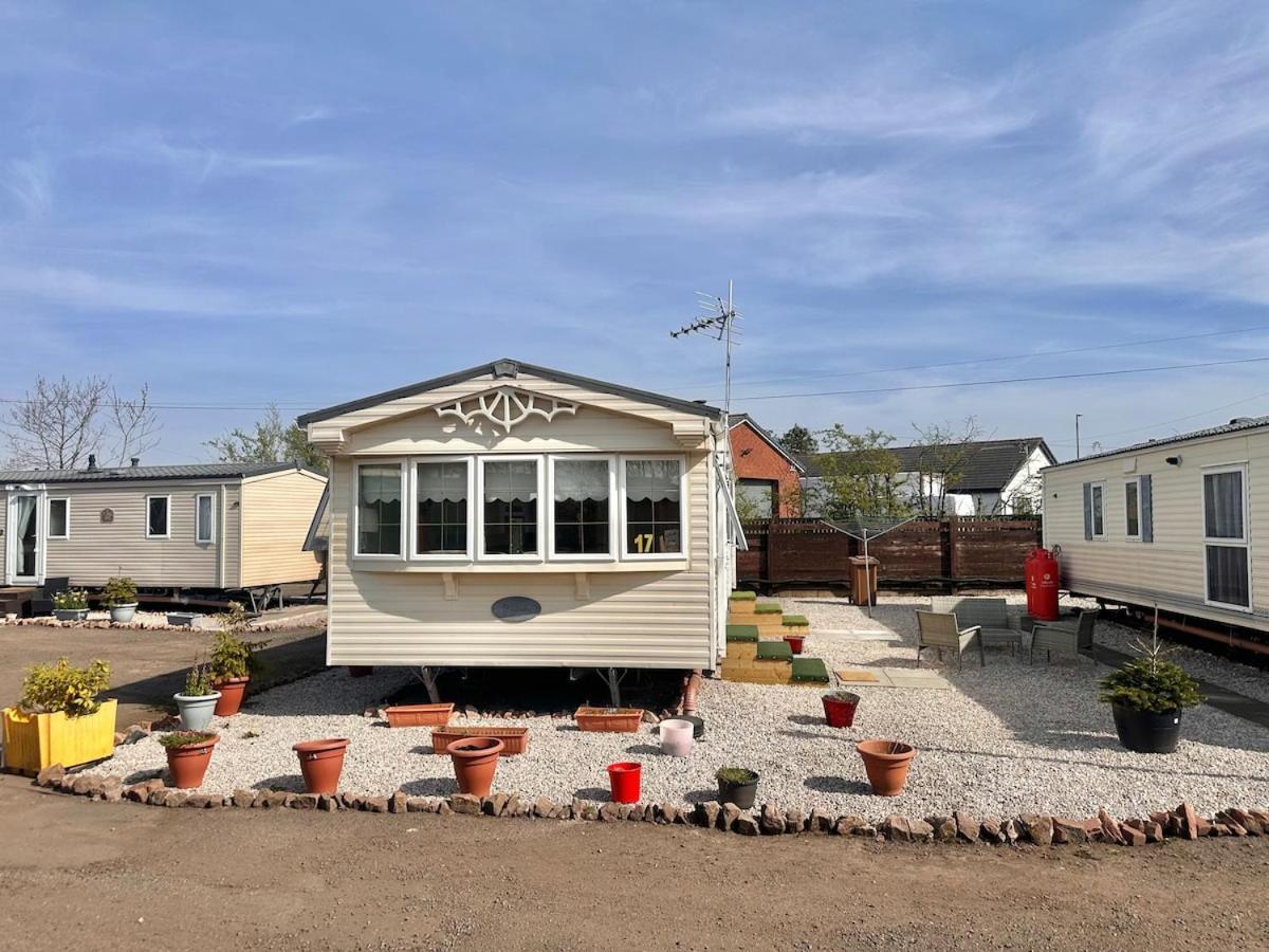 Willerby Granada 2-Bedroom Caravan, Glasgow アッディンストン エクステリア 写真