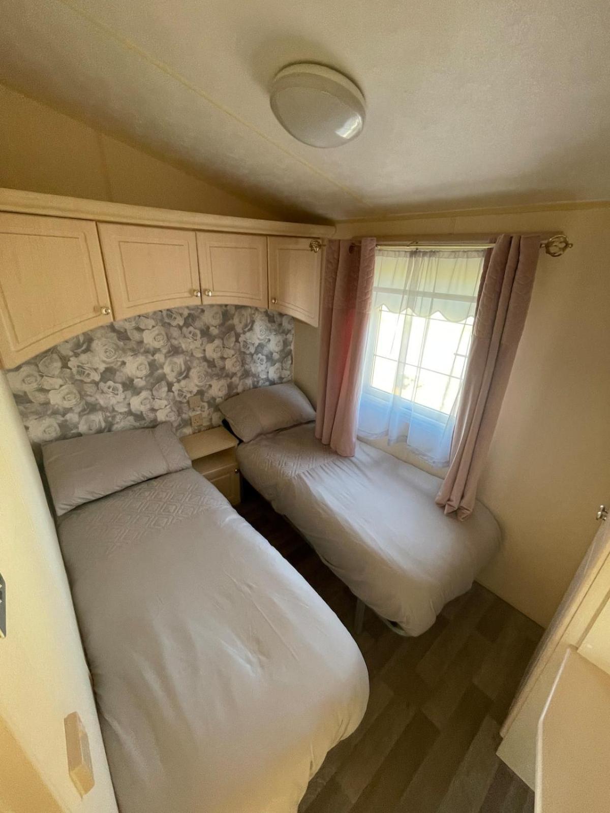 Willerby Granada 2-Bedroom Caravan, Glasgow アッディンストン エクステリア 写真