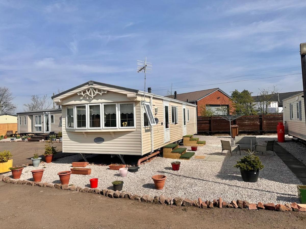 Willerby Granada 2-Bedroom Caravan, Glasgow アッディンストン エクステリア 写真