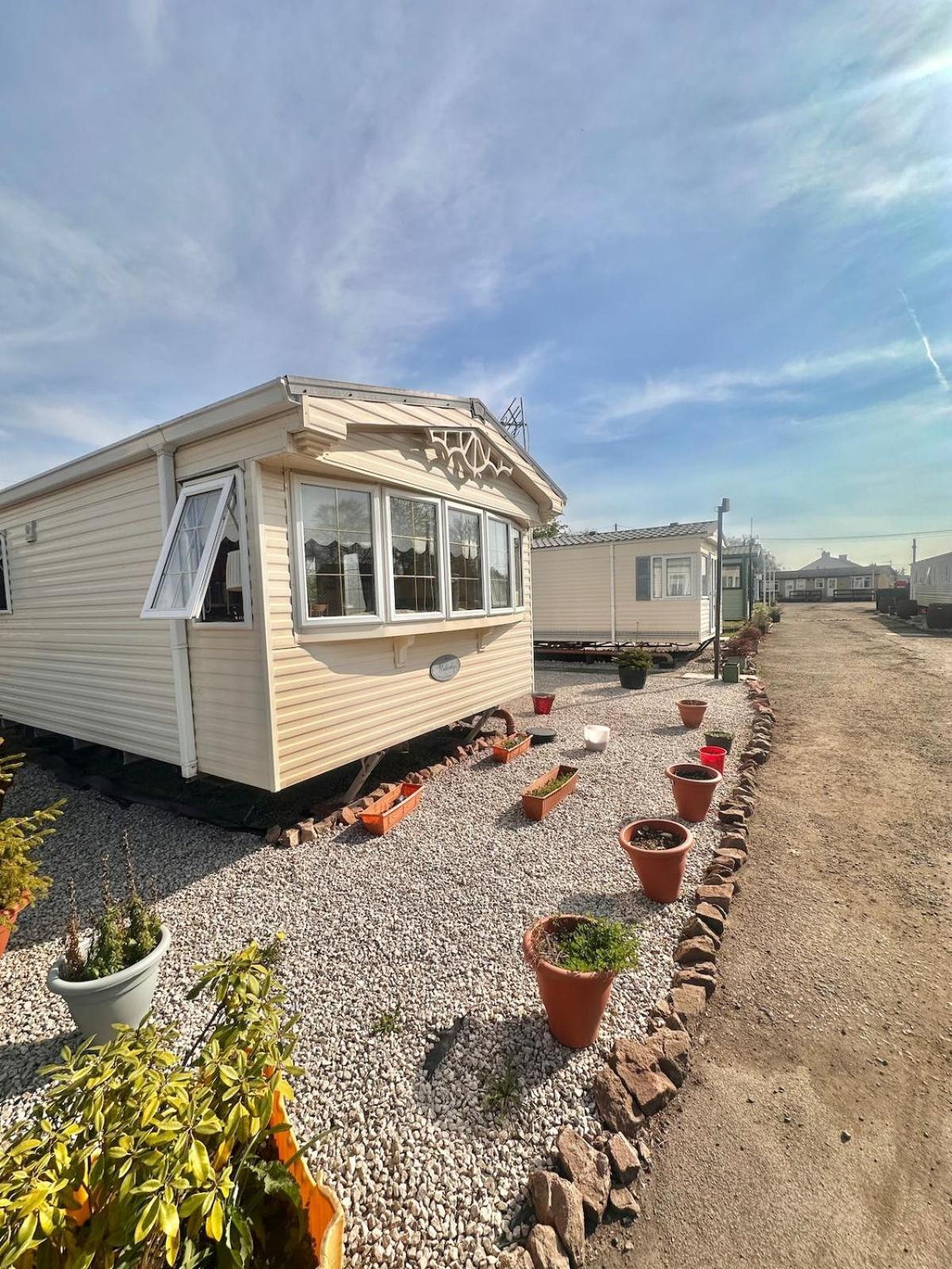 Willerby Granada 2-Bedroom Caravan, Glasgow アッディンストン エクステリア 写真